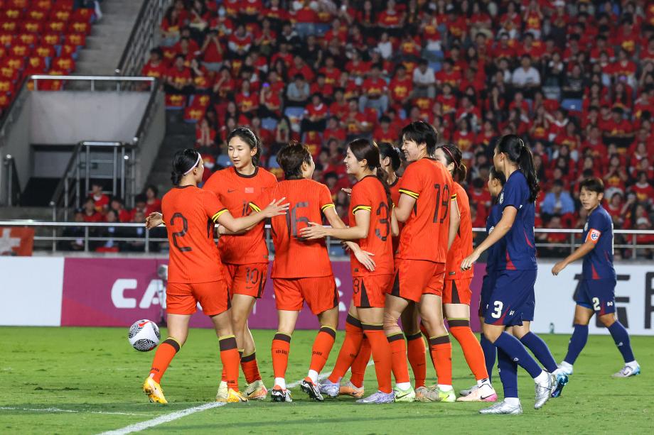 [图]邵子钦帽子戏法 永川女足邀请赛中国女足夺冠