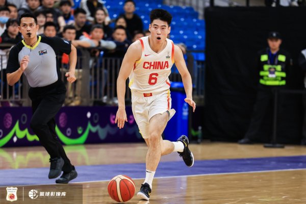 外线神准！中国男篮三节领跑  波黑20分 三分19投11中