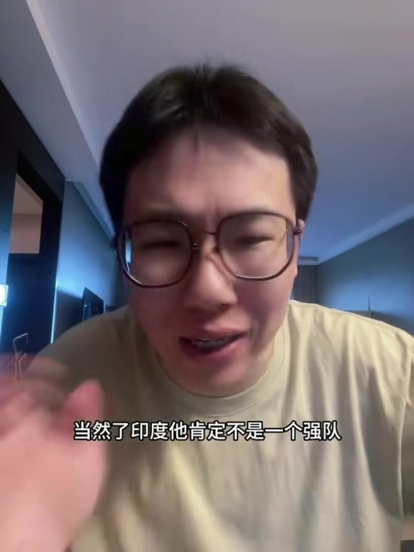 媒体人：本场没人再指责主指导教练员 男篮注重外线&转移球越来越当代  了
