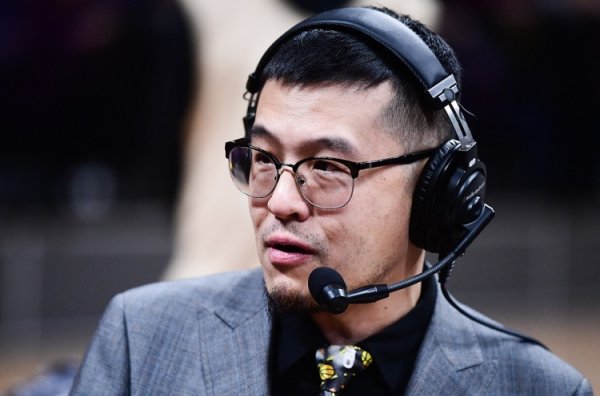杨毅：篮球赛  是各种的折返和骤停   3千米是基础练习  但对打球意义不大