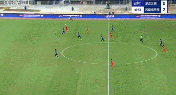 差点3-0！阿奇姆彭门前绝佳良机踢飞，队友蹲地惋惜