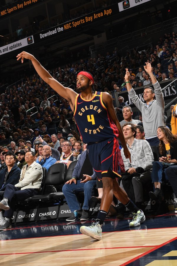 开发技能包？穆迪：我现在能全程用左手打4V4 而且能干拔和投三分