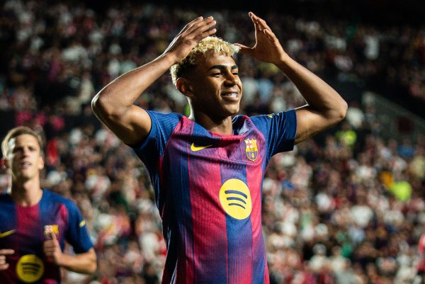 18岁100天！亚马尔成为欧冠历史达到25次出场里程碑的最年轻球员