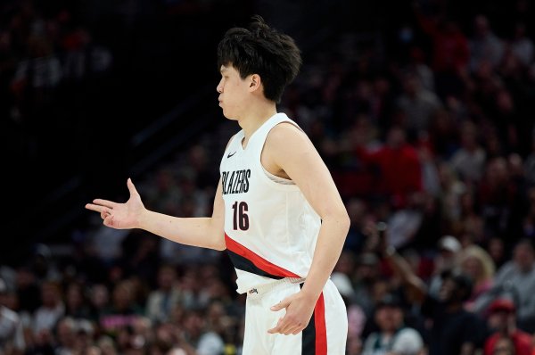 嘿嘿嘿！杨瀚森季前赛个人场均5.5个违例   高居联盟第1！