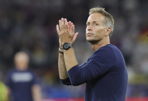 药厂主帅谈平手  ：我们攻击  机会不错，但临门一脚欠缺火候