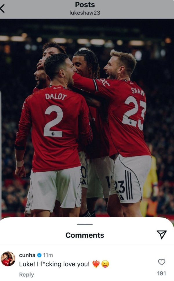 卢克-肖社媒晒庆祝进球合影，库尼亚评论：卢克，我太TM爱你了 ！
