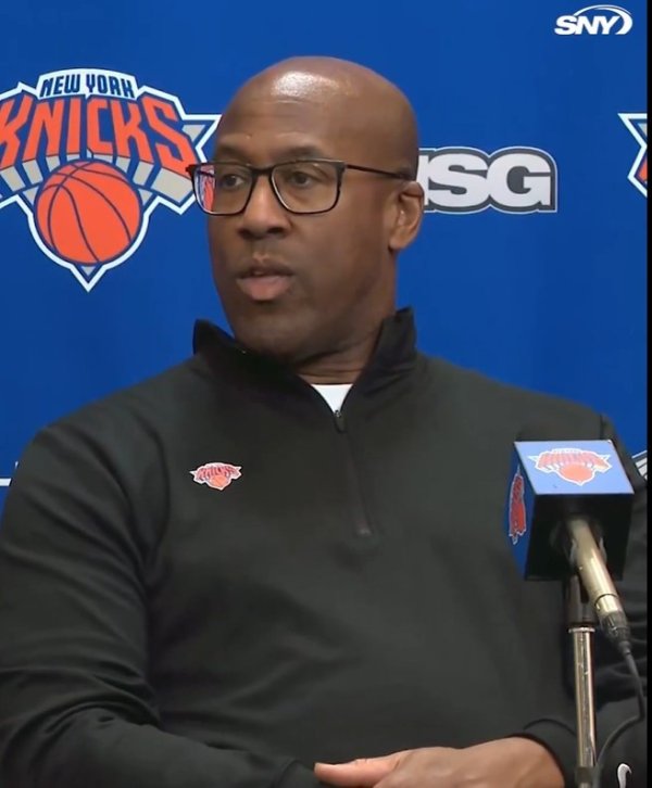 面包谈让亚布塞莱打五号位：这是个学习的过程 下半场明显更好了