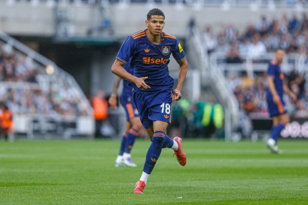 德天空：法兰克福仍在关注纽卡前场球员奥苏拉，考虑冬窗租借球员