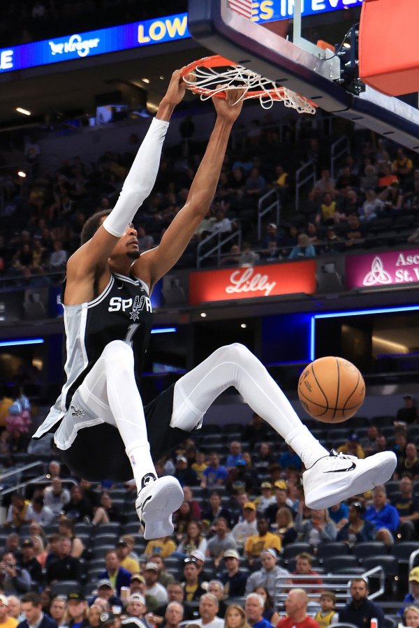 尚帕尼谈文班身高：我和所有人说他7尺5 他好像又长高了一些