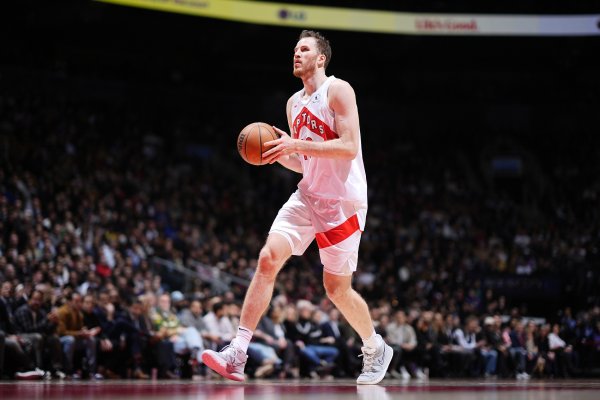 猛龙官方：五号位珀尔特尔下背部僵硬 本场赛事  不会回归