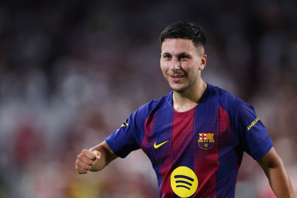 锋线缺人！每体：巴萨在练习  排出巴德吉、亚马尔、拉什福德三叉戟